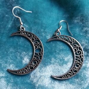 Elegant Silver tone Crescent Moon Earrings
